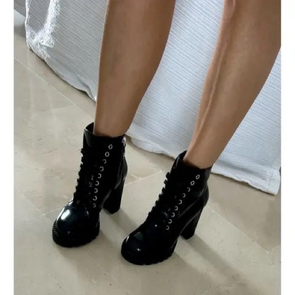 Louis Vuitton - Star Trail - Black Patent Leather Ankle Boots - Picture 16 of 16